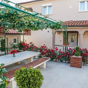 https://apartment-suncica.pula-hotels.org